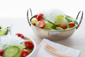 海藻麺を使った野菜サラダ