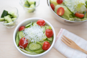 海藻麺を使った野菜サラダ