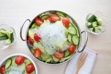 海藻麺を使った野菜サラダ