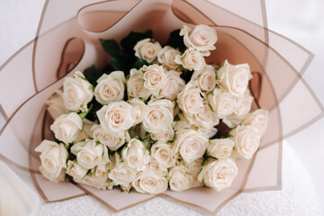 Bouquet of white flowers in gift packaging. reses