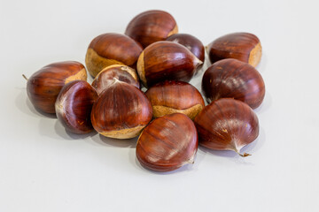raw chestnuts ready to eat