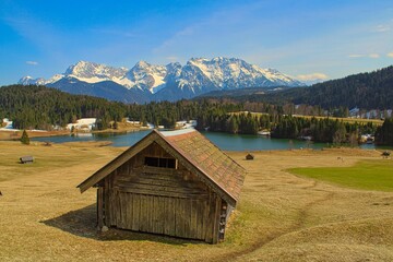 Obraz premium Karwendel View seen from Geroldsee in the idyllic Bavarian Mountains