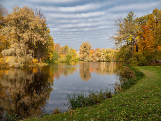 Alexander Park (Tsarskoye Selo). Pond in the park. Autumn maples in the park.