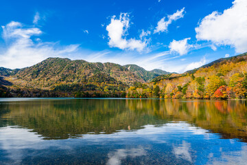 栃木県　日光　湯ノ湖の紅葉