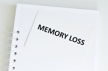 MEMORY LOSS text in card, medical concept.