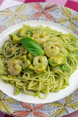 海老とアボカドのジェノベーゼパスタ