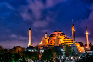 Fototapeta na wymiar Hagia Sophia mosque at night in Istanbul