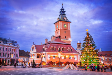 Fototapeta na wymiar Brasov, Romania - Christmas Market in Transylvania, december holidays.
