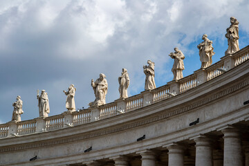 Naklejka premium Statues in St. Peter's Square