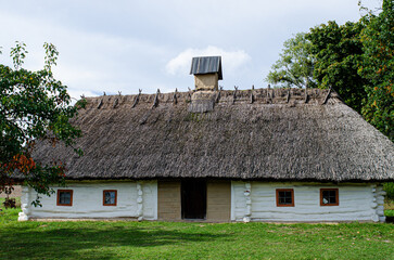 Fototapeta na wymiar Old rural house with thatched roof