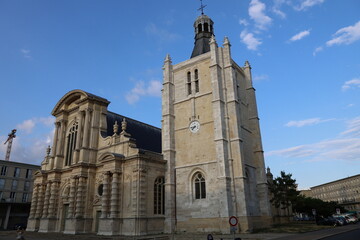 Fototapeta na wymiar La cathédrale Notre Dame, vue de l'extérieur, ville du Havre, département de Seine Maritime, France