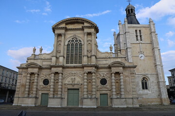 Fototapeta na wymiar La cathédrale Notre Dame, vue de l'extérieur, ville du Havre, département de Seine Maritime, France
