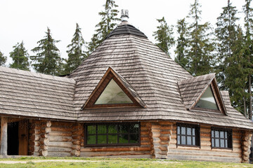 Fototapeta na wymiar Carpathian wooden house in the mountains, old wooden house in Ukraine