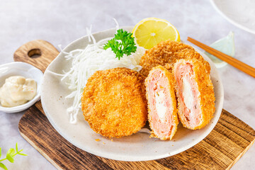 タルタルソース入りサーモンメンチカツ