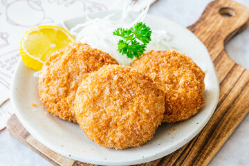 サーモンのメンチカツ