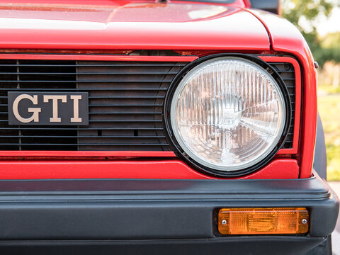 Phare avant d'une Volkswagen Golf GTI Mk1