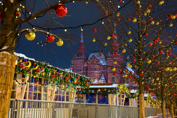 Naklejka premium Christmas market on Red Square in Moscow for the New Year. The snowstorm.