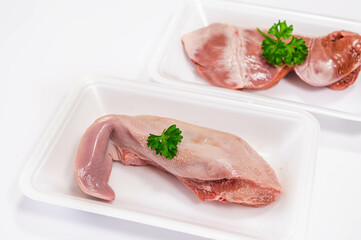 パック入りの豚タン