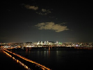 Montr&eacute;al Downtown by night