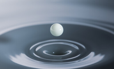 Green liquid droplet renouncing bath of liquid
