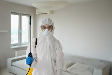 Fototapeta premium Close-up photo of lady in protective clothes and glasses