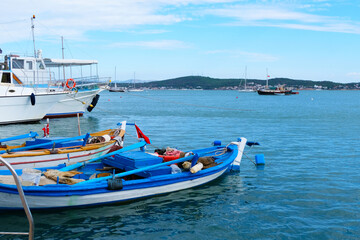 Fototapeta na wymiar many boats in the island landscape. 
