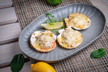 Scallops with cream-mushroom sauce and truffle oil