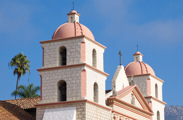 Fototapeta na wymiar Old Mission church in Santa Barbara