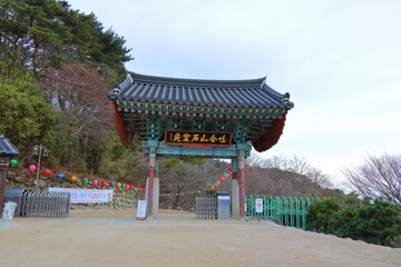 Fototapeta premium 대한민국 경주에 있는 석굴암의 아름다운 풍경이다.