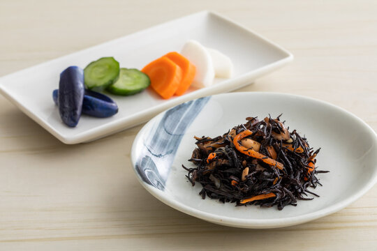 ひじきの煮物と漬物