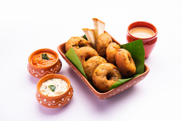 Instant leftover bread medu vada served with chutney and hot tea, Indian breakfast or snack recipe