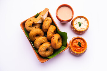 Instant leftover bread medu vada served with chutney and hot tea, Indian breakfast or snack recipe