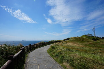 Fototapeta premium fascinating seaside walkway with clouds