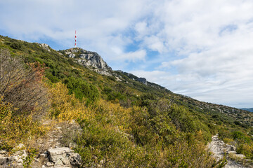 Fototapeta premium Emetteur du Mont Saint-Baudille depuis les chemins de randonnée