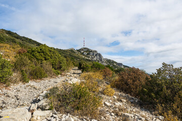 Emetteur du Mont Saint-Baudille depuis les chemins de randonnée