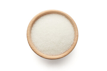Cukier biały w drewnianej miseczce na białym tle