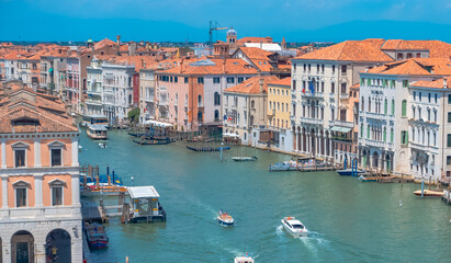 Le canal de Venise vu depuis la terrasse de Fondaco dei Tedeschi.	