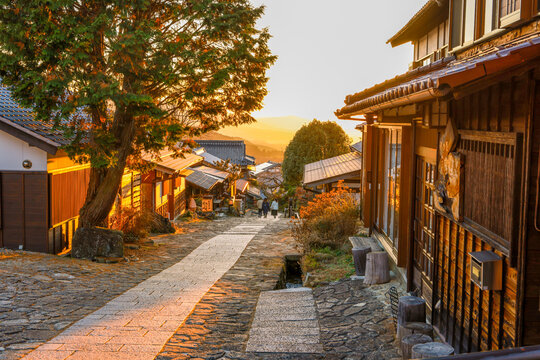 【岐阜県】馬籠宿の夕暮れ
