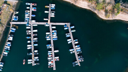 Fototapeta na wymiar The boat station is on top. A lot of motorboats on the water, taken from above