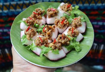 Fresh pomerac topped with minced pork and peanuts recipe or Ma-Hor in Thai language. Cultural Thai snack menu from the past. 