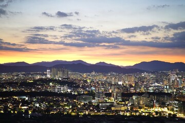 Obraz premium 인왕산 일출 sun rising