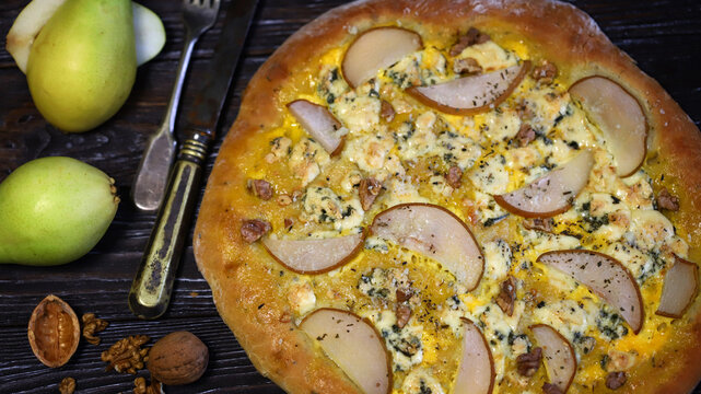 Homemade pizza with pear and walnuts. Dorblu pizza.