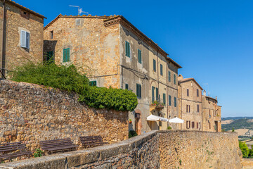 Fototapeta na wymiar Vue sur Pienza, Italie, depuis la Via del Casello