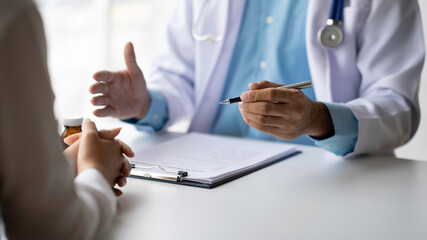 The doctor wrote a detailed description of the patient's condition and recorded the history. Along with taking note of the ingredients of the drug to analyze the patient's symptoms.