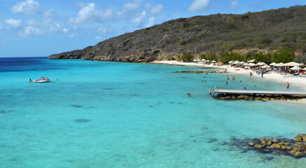 Fototapeta na wymiar beautiful tropical beach on the island of curacao in the caribbean sea