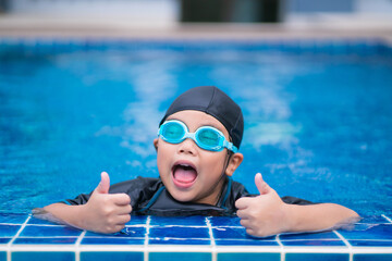 happy children Smiling cute little girl in sunglasses in swimming pool