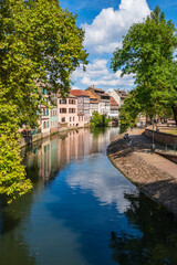 Typische Ansicht am Rande der Straßburger Altstadt auf der  vom Fluss Ill umschlossenen Grande Ile...