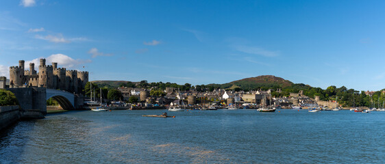 Obraz premium panorama view of the Conwy Castle and bridge with the walled town and harbor behind