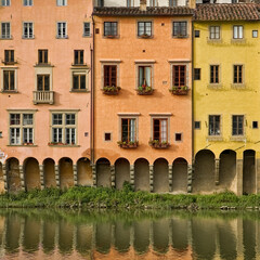 Fototapeta na wymiar Along the Arno River
