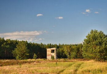 Obraz premium old abandoned house 2